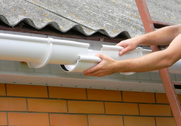 Gutter Hanging in Zebulon